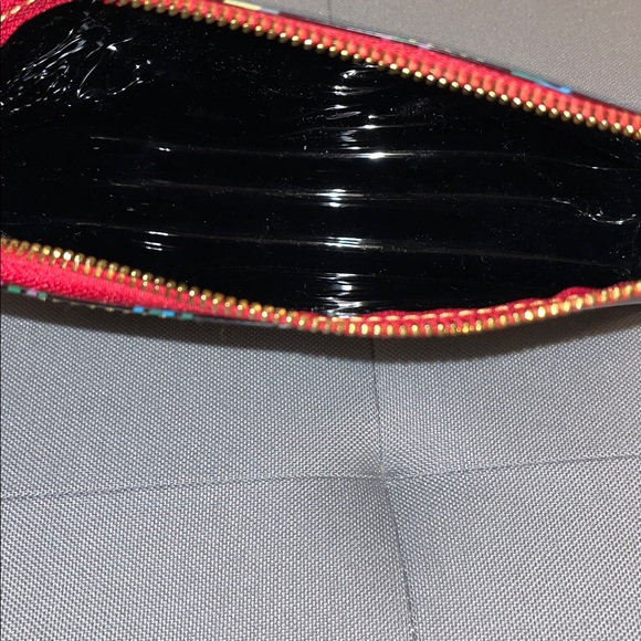 Dooney & Bourke on the Go Cosmetic Case - Picture 4 of 8